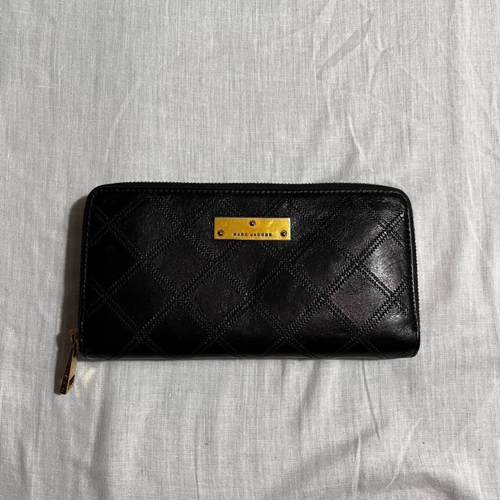 Marc Jacobs leather black wallet w gold hardware